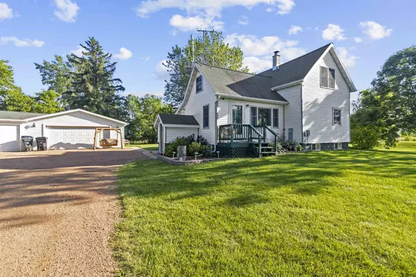 W10085 CHERRY RD, Bear Creek, WI 54922