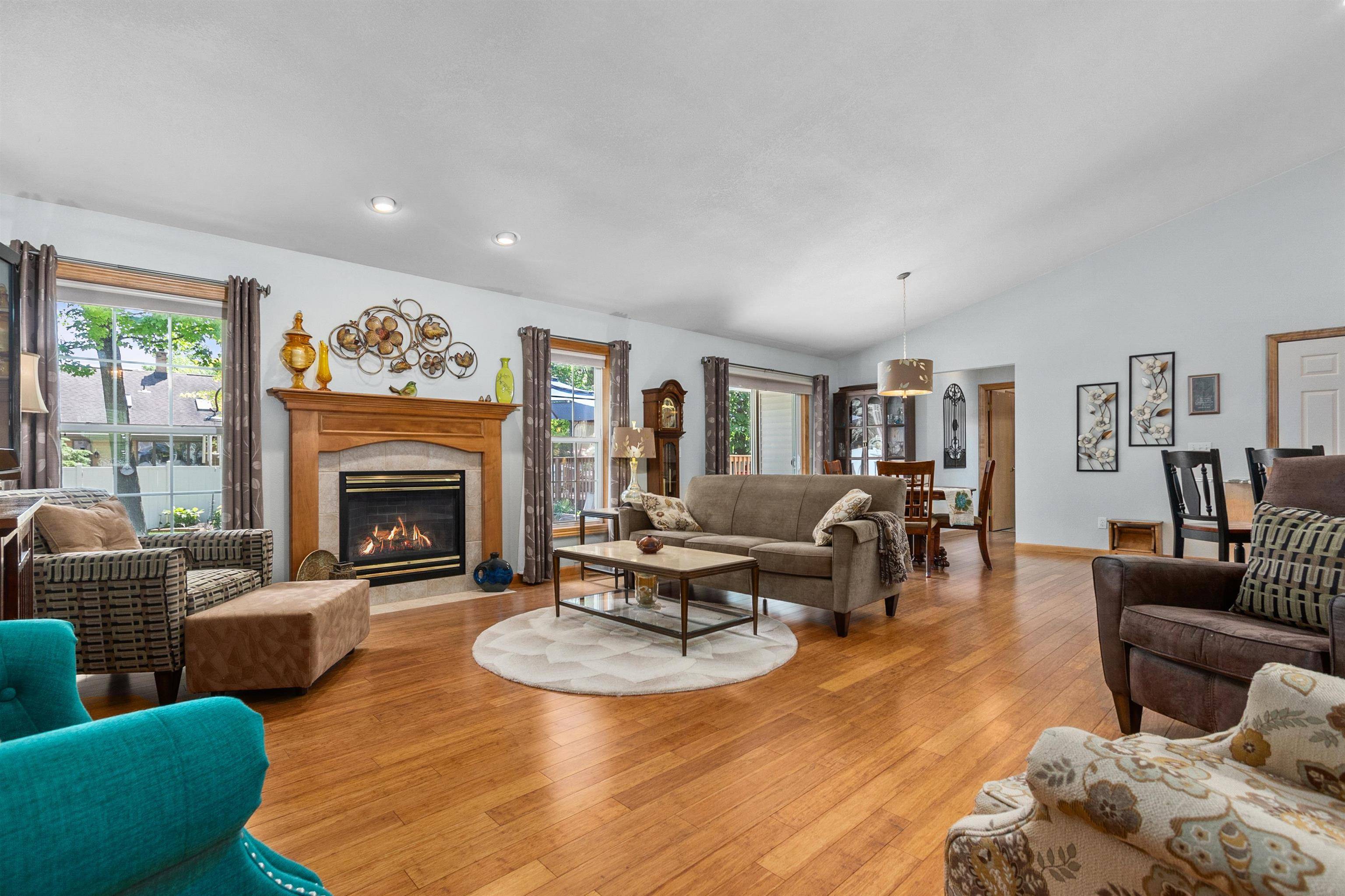 Appleton, WI 54915,1435 VALLEY RD