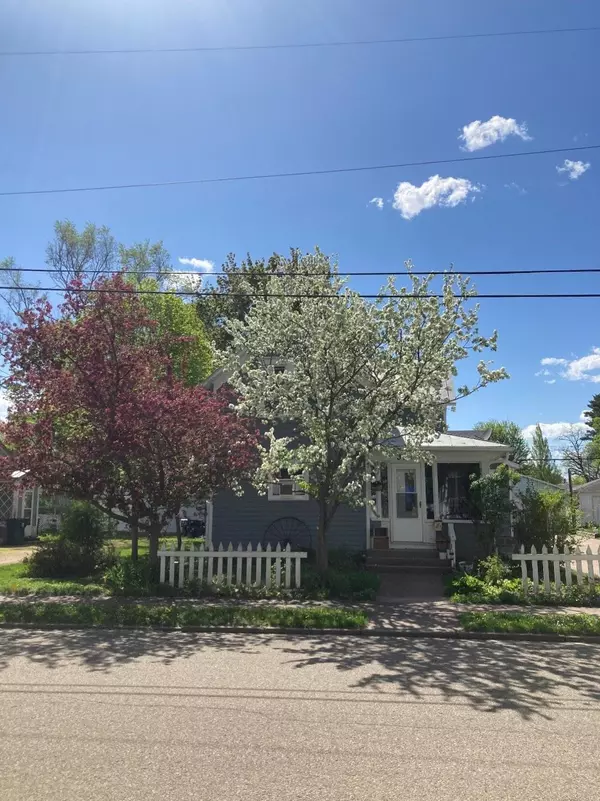 Waupaca, WI 54981,324 5TH ST