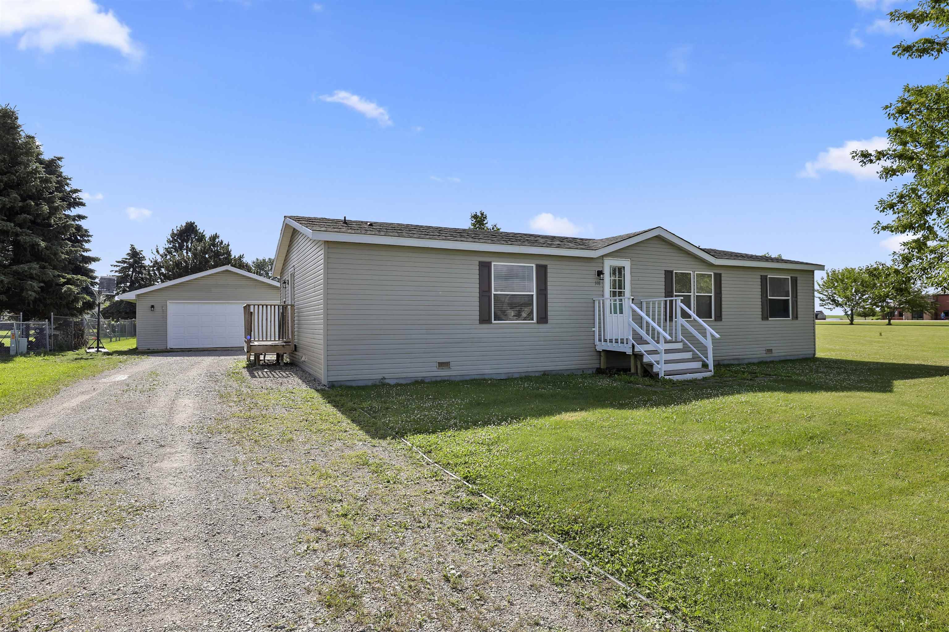 318 SPRUCE ST, Hortonville, WI 54944