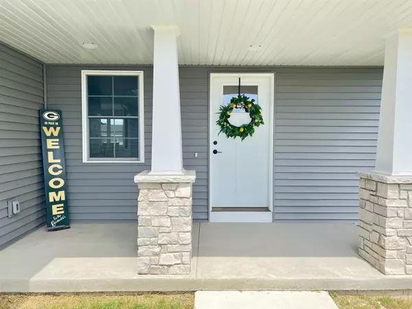 Eden, WI 53019-4514,102 MARK CT