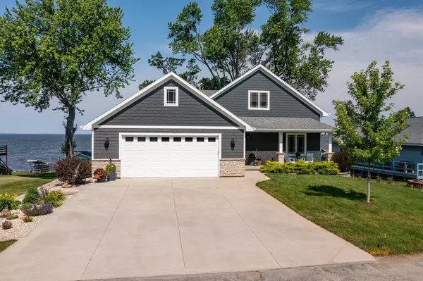 6629 LASLEY SHORE DR, Winneconne, WI 54986