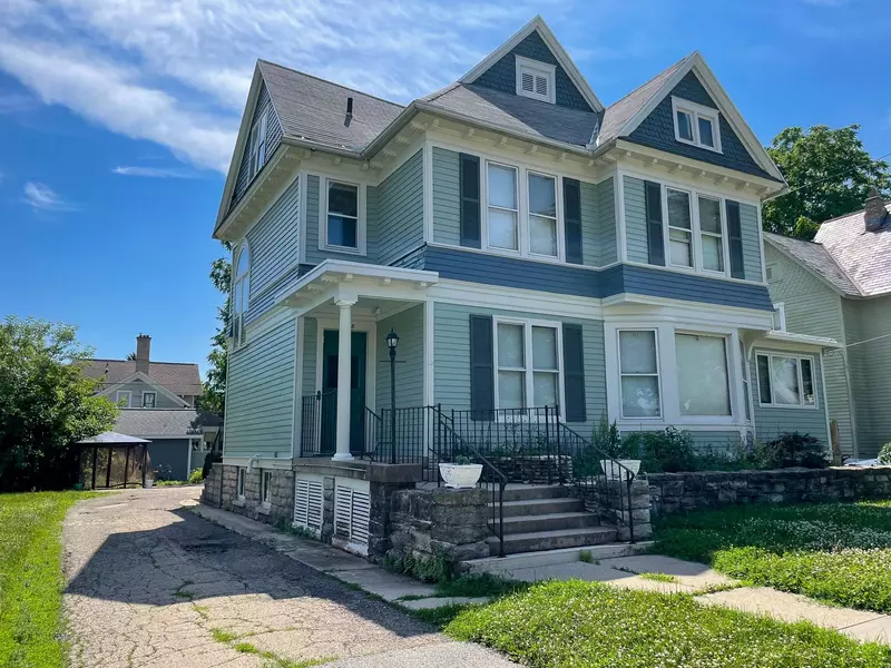 528 MT VERNON ST, Oshkosh, WI 54901