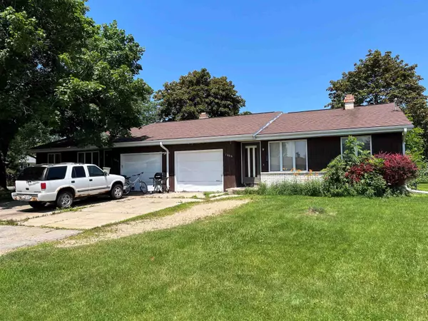 1604 JENNIE ST, Menasha, WI 54952