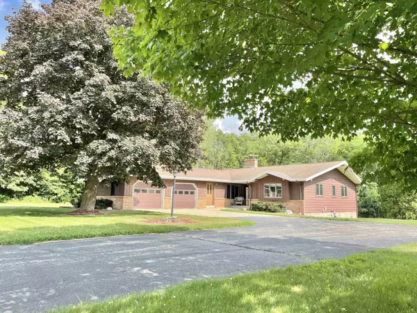 W306 STATE ROAD 67, Saint Cloud, WI 53079-1707