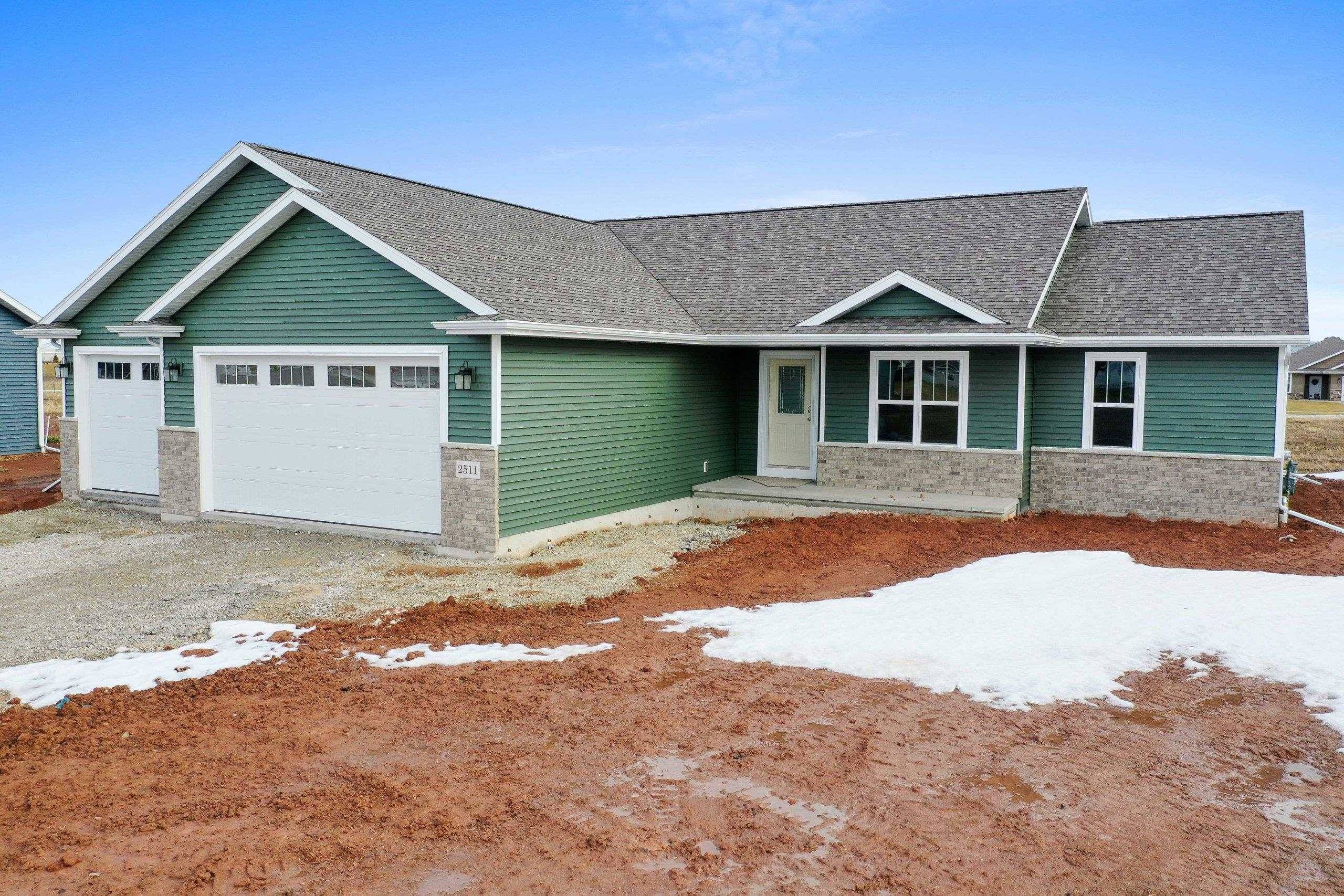 2511 BALLYVAUGHAN RD, De Pere, WI 54115-8560