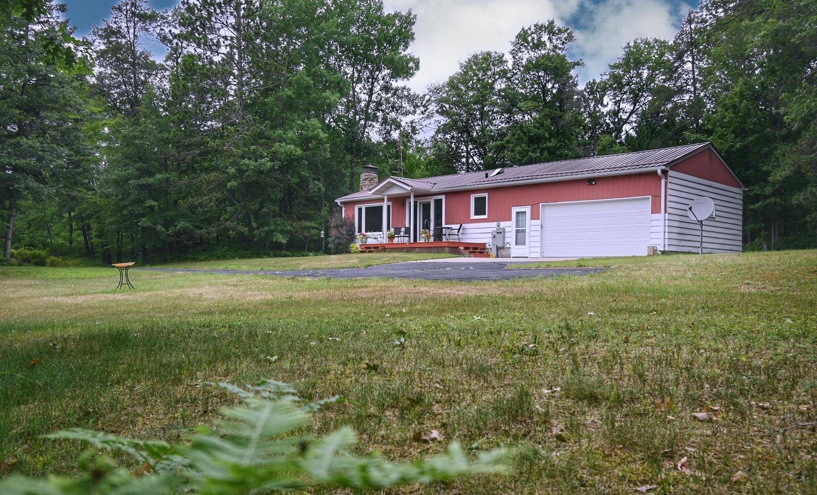 N6628 PARKWAY RD, Crivitz, WI 54114