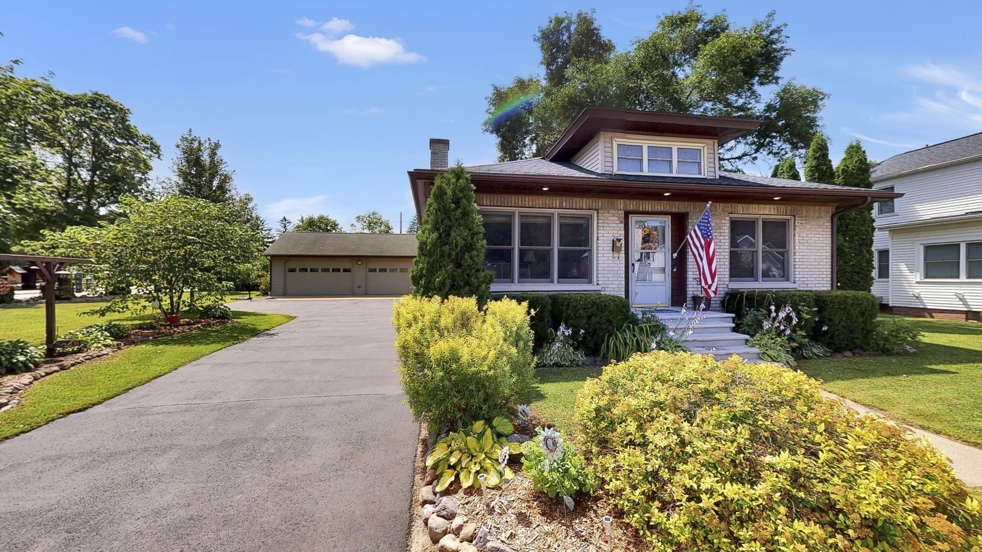 111 N ADAMS ST, Oconto Falls, WI 54154