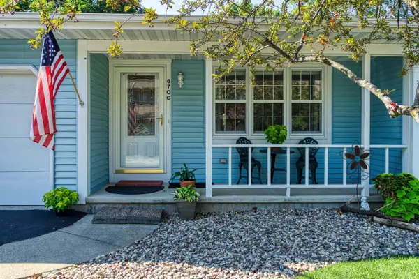 Appleton, WI 54914,670 STONEHEDGE LN #C