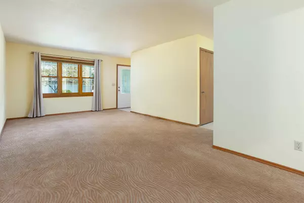 Appleton, WI 54914,670 STONEHEDGE LN #C