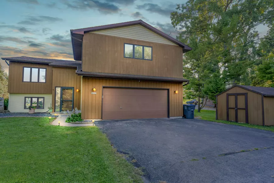 W6127 COLONIAL DR, Appleton, WI 54914
