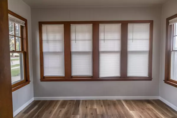 Appleton, WI 54914,1515 W COLLEGE AVE