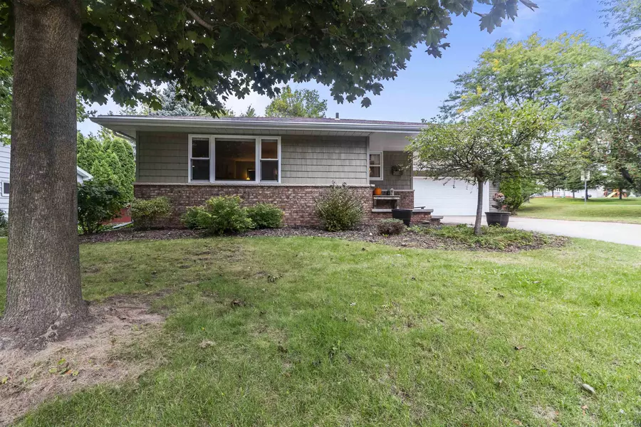197 HILLOCK CT, Appleton, WI 54911