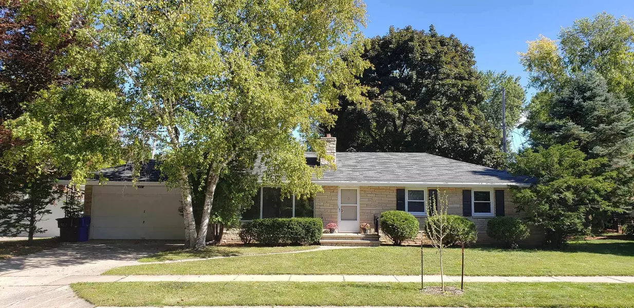30 SOUTH MEADOWS DR, Appleton, WI 54915