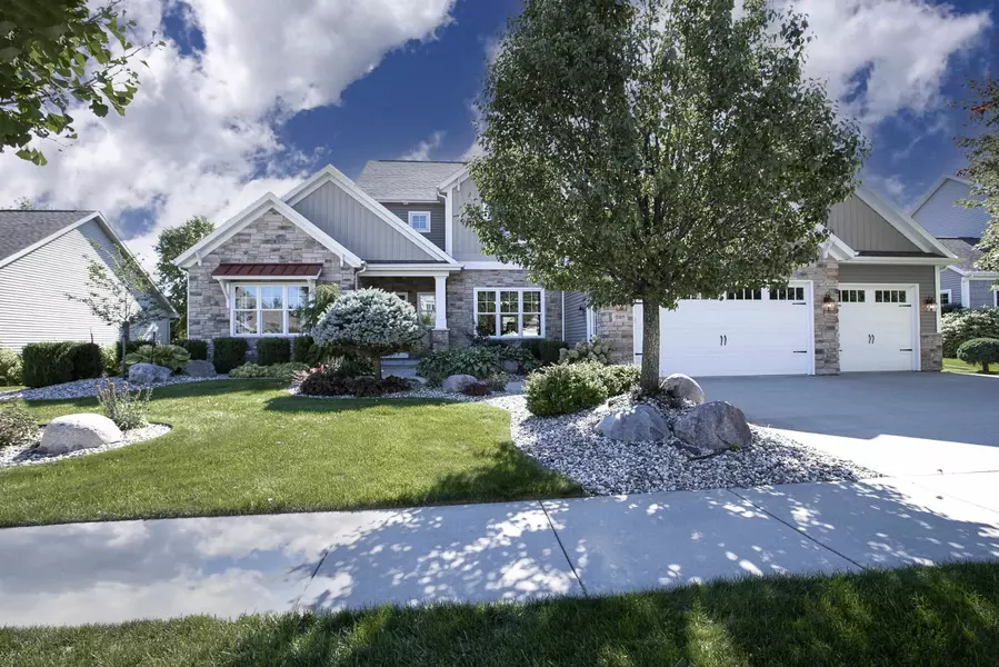 305 E CLEARWATER DR, Appleton, WI 54913