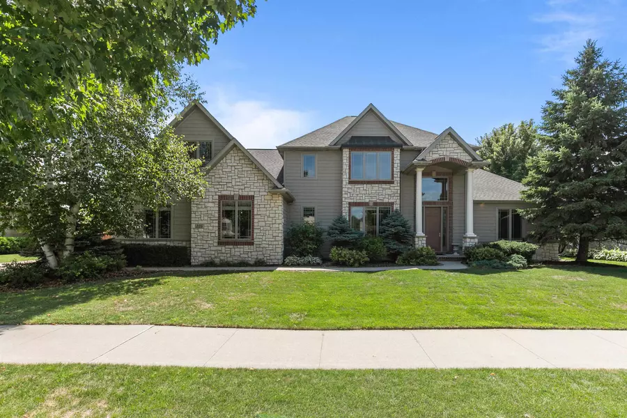 225 E STRATFORD LN, Appleton, WI 54913