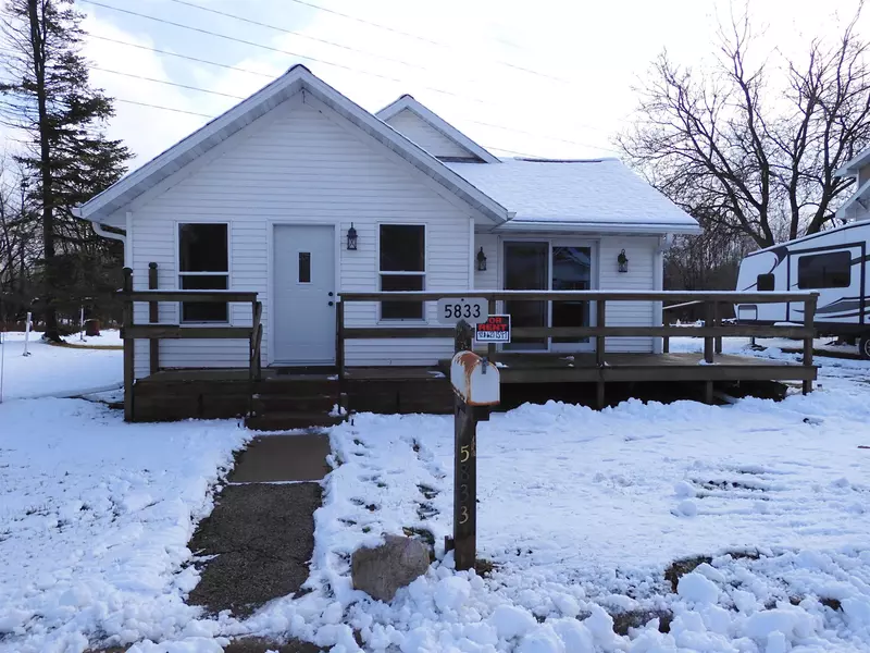 5833 MAIN ST, Abrams, WI 54101-9684