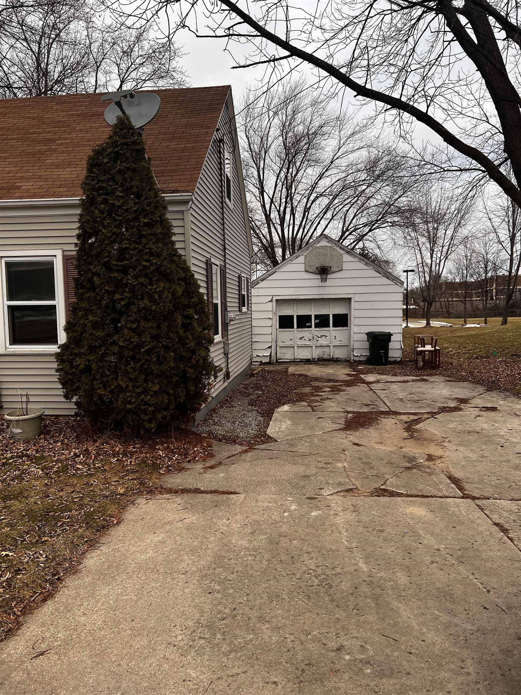 De Pere, WI 54115,622 GRANT ST