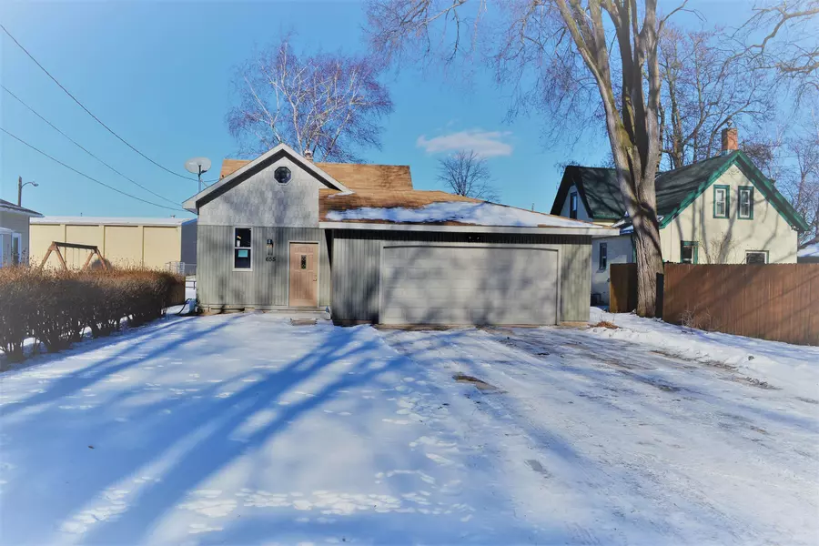 655 MAIN AVE, De Pere, WI 54115-1368