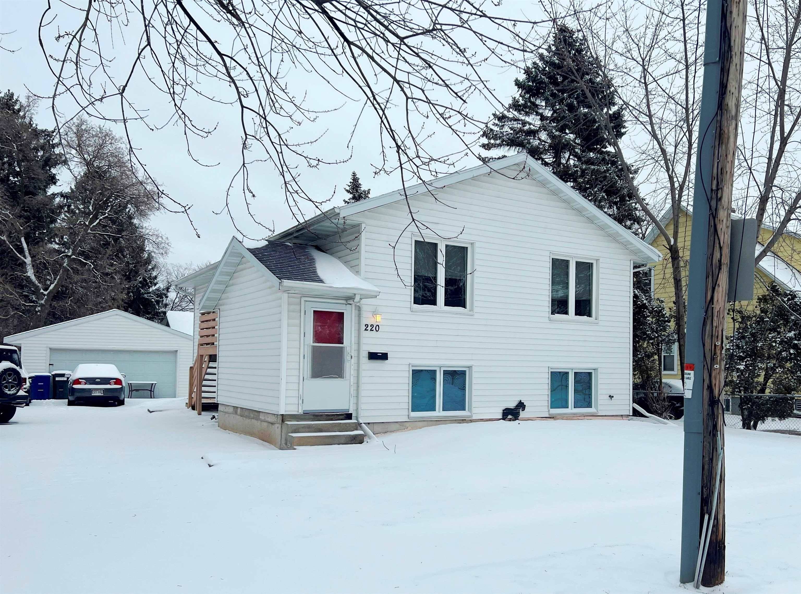 220 RIVERVIEW AVE, De Pere, WI 54115-1947