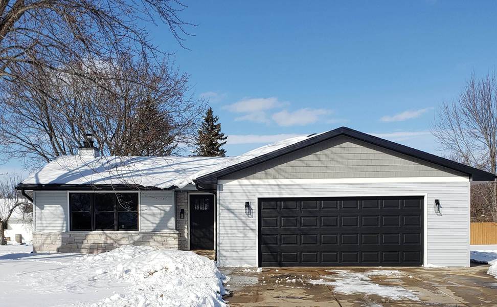 2032 W HARVEST DR, Appleton, WI 54914-1940