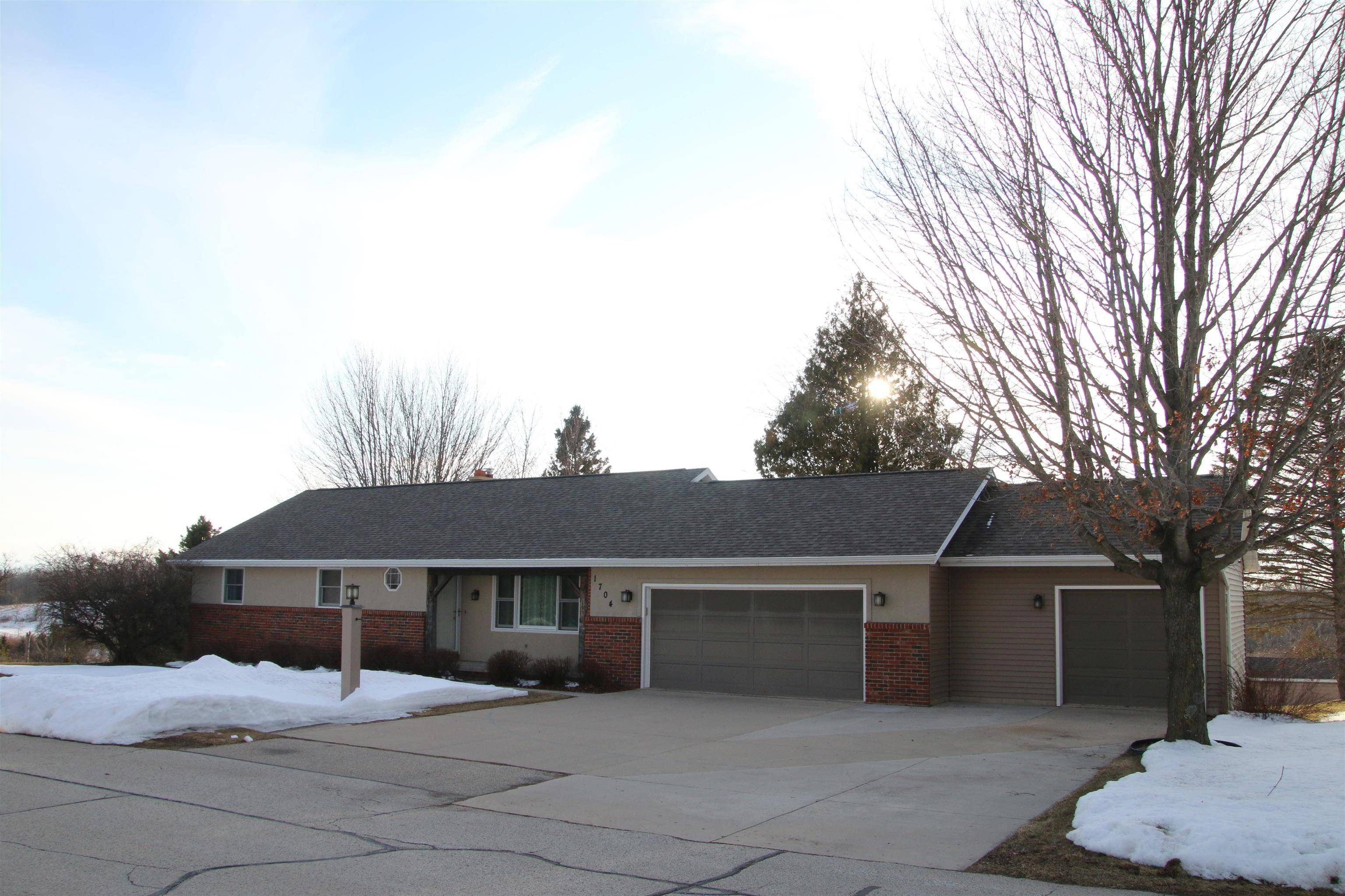 1704 CEDARVIEW DR, Saint Cloud, WI 53049
