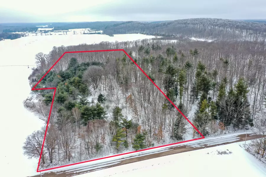 DRAKE RD, Iola, WI 54945