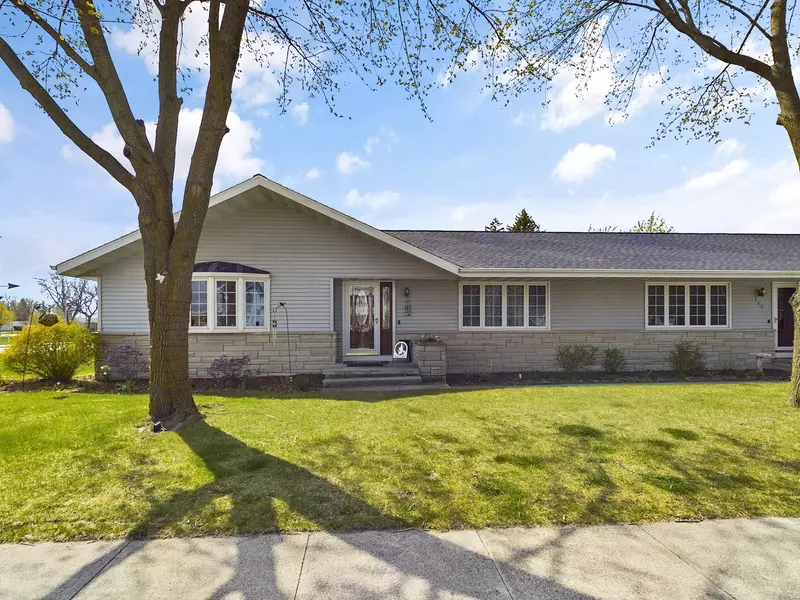 300 STEINER DR, Oakfield, WI 53065