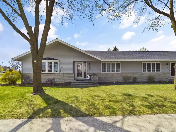 300 STEINER DR, Oakfield, WI 53065