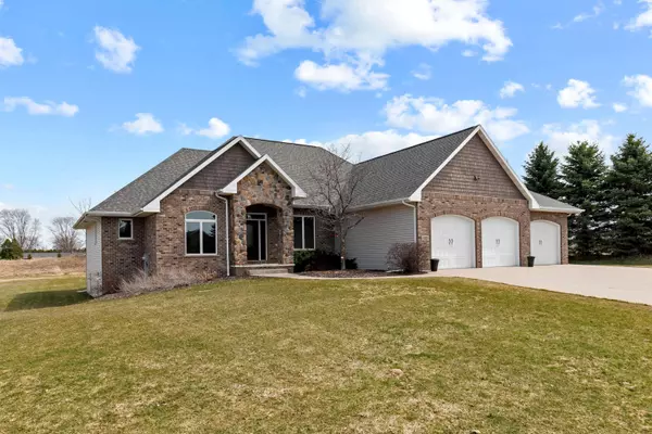 N1408 MEADOW PARK DR, Greenville, WI 54942