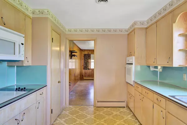 Neshkoro, WI 54960-9704,206 W WALL ST