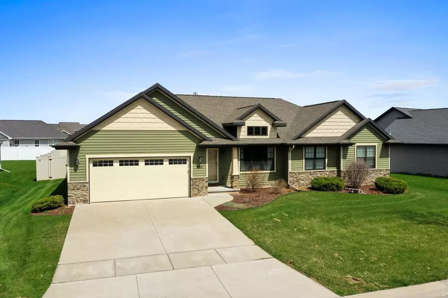 586 PEBBLESTONE CIR, Hobart, WI 54155