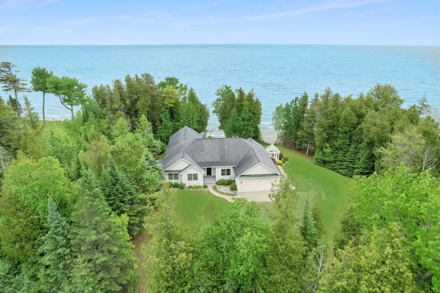 878 HWY M35, Bark River, MI 49807