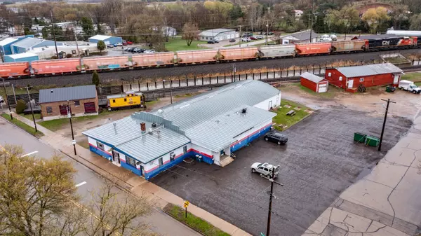 Waupaca, WI 54981,408 OAK ST