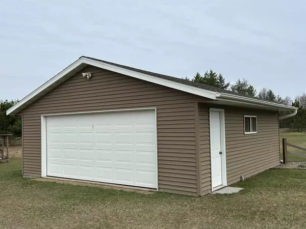 Wausaukee, WI 54177,N11942 FREELE RD