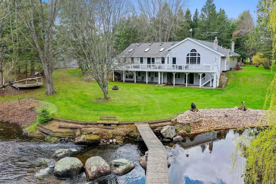 17218 E CIRCLE DR, Lakewood, WI 54138-9766