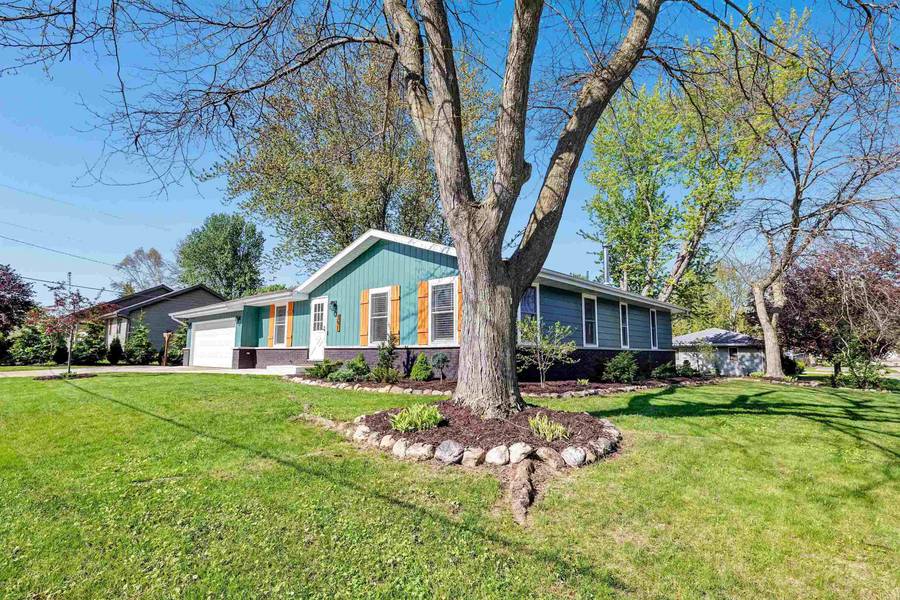 301 HICKORY ST, Black Creek, WI 54106-9424