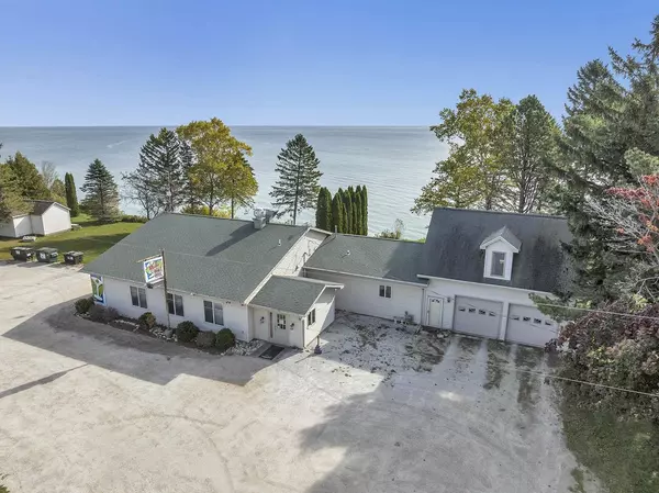 N6318 STATE ROAD 42, Algoma, WI 54201