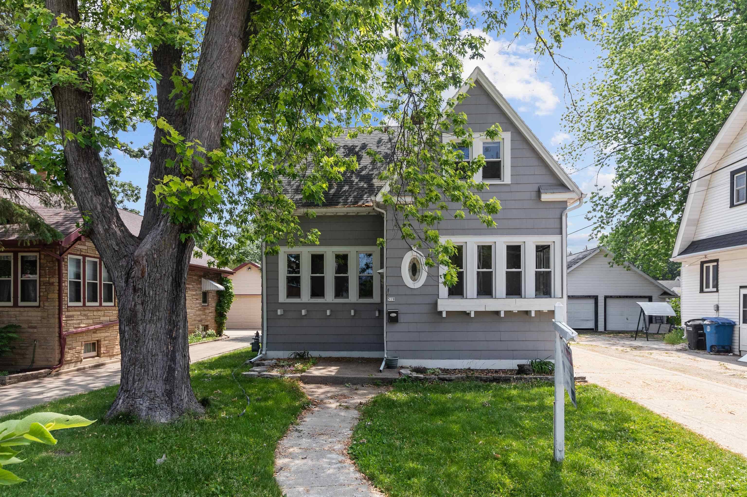 Oshkosh, WI 54901,519 E IRVING AVE