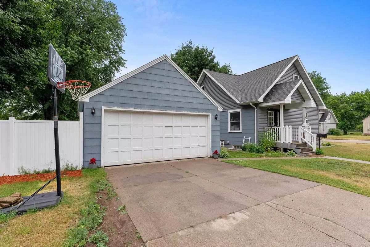 Clintonville, WI 54929,154 10TH ST