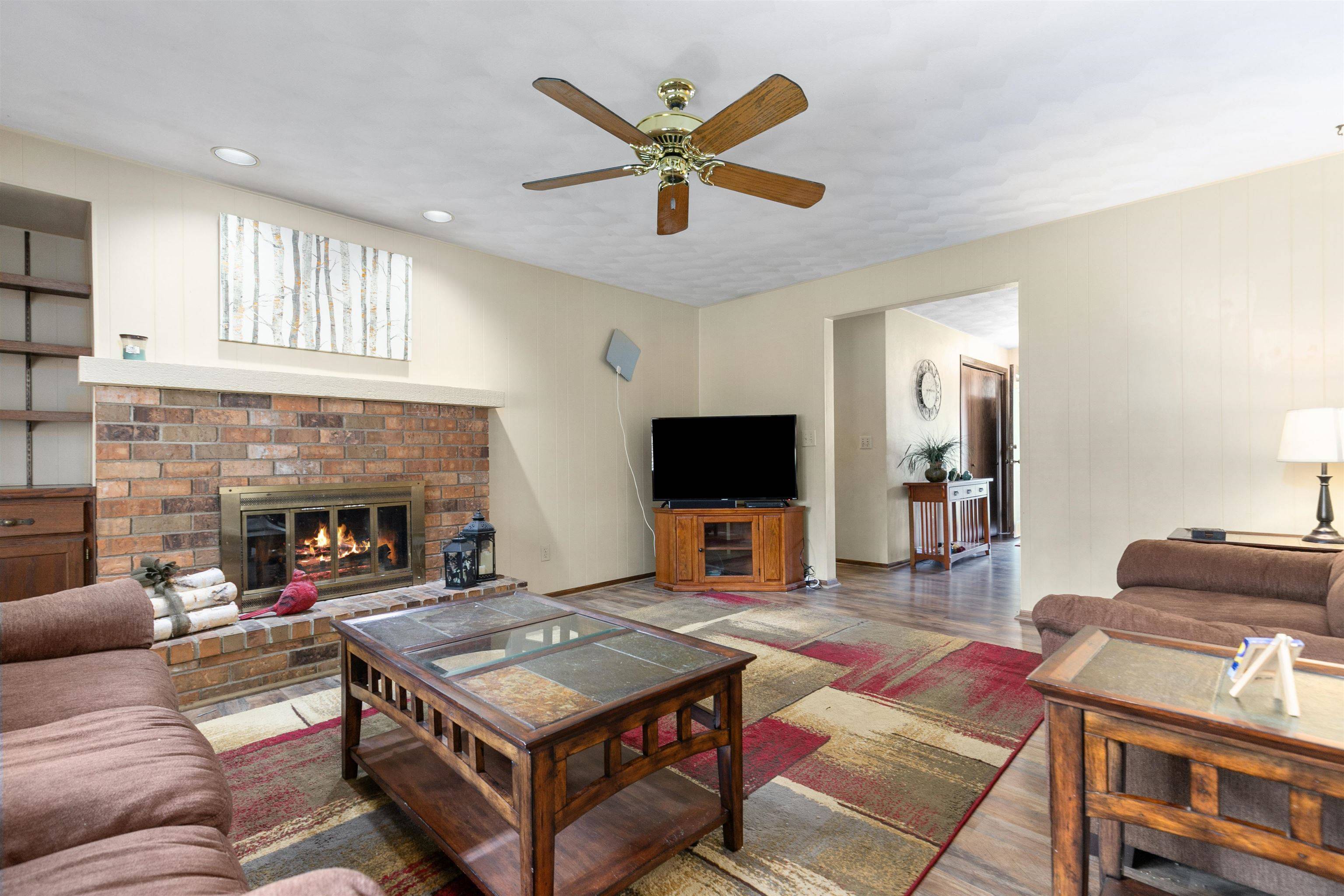 Appleton, WI 54911,933 E CAPITOL DR