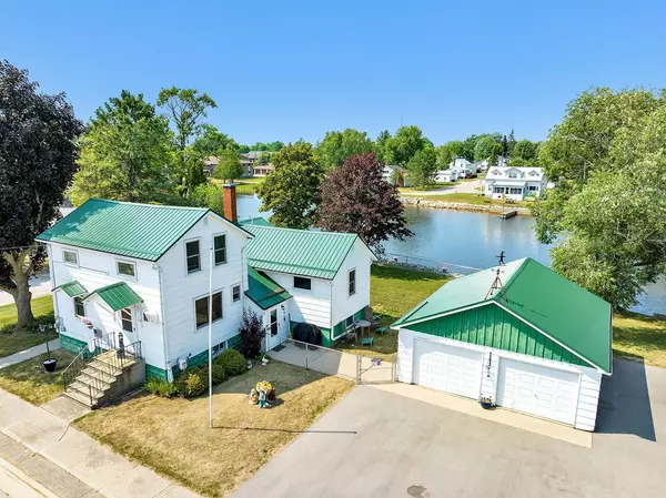 107 KNAPP AVE, Oconto, WI 54153