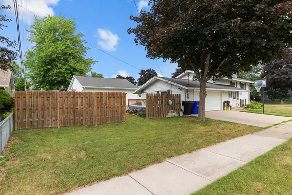 Appleton, WI 54915,2114 E FOREST ST