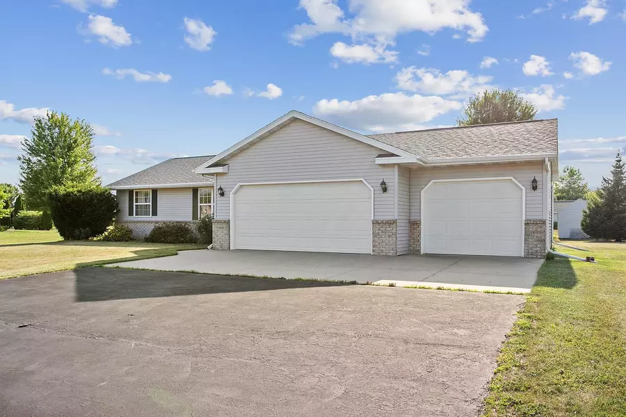 N9621 HARTFORD LN, Appleton, WI 54915-7280