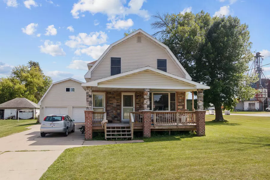 512 E PULASKI ST, Pulaski, WI 54162