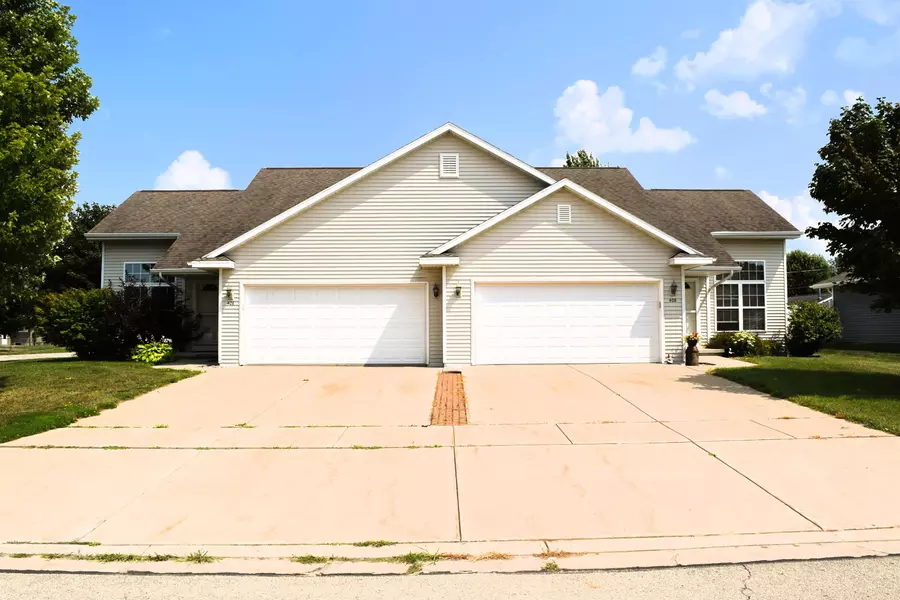 406 ROSEMARY DR, Pulaski, WI 54162
