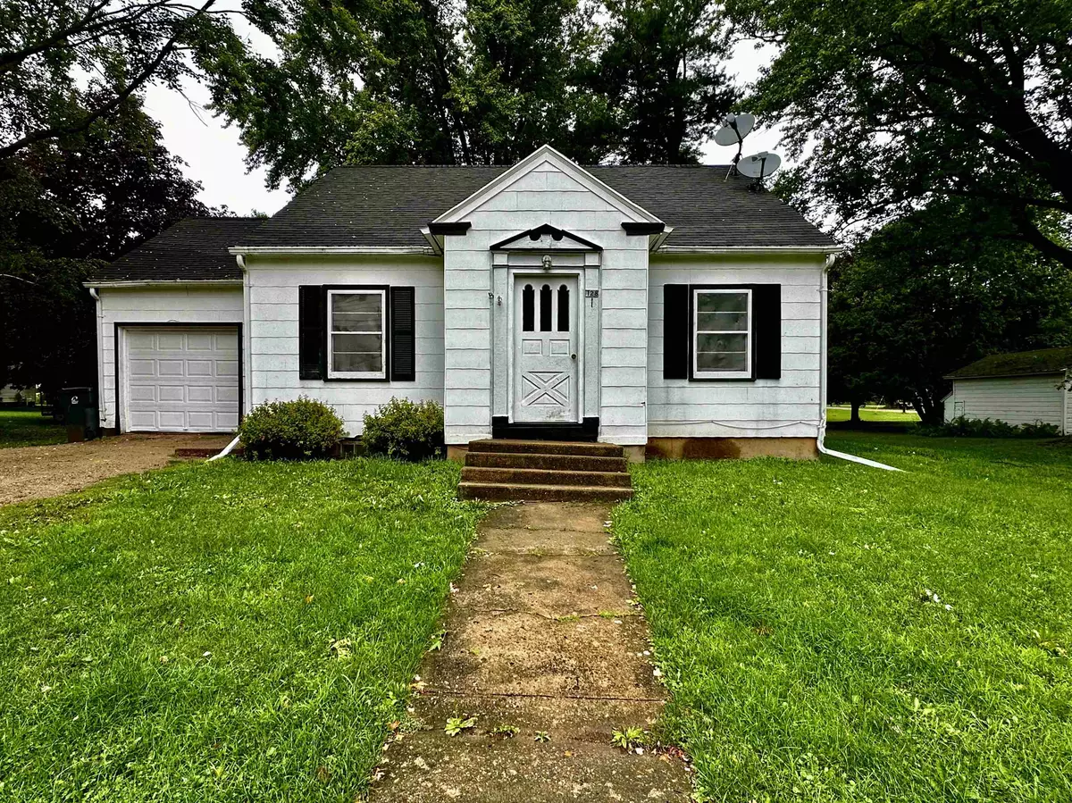 Westfield, WI 53964,128 E 6TH ST