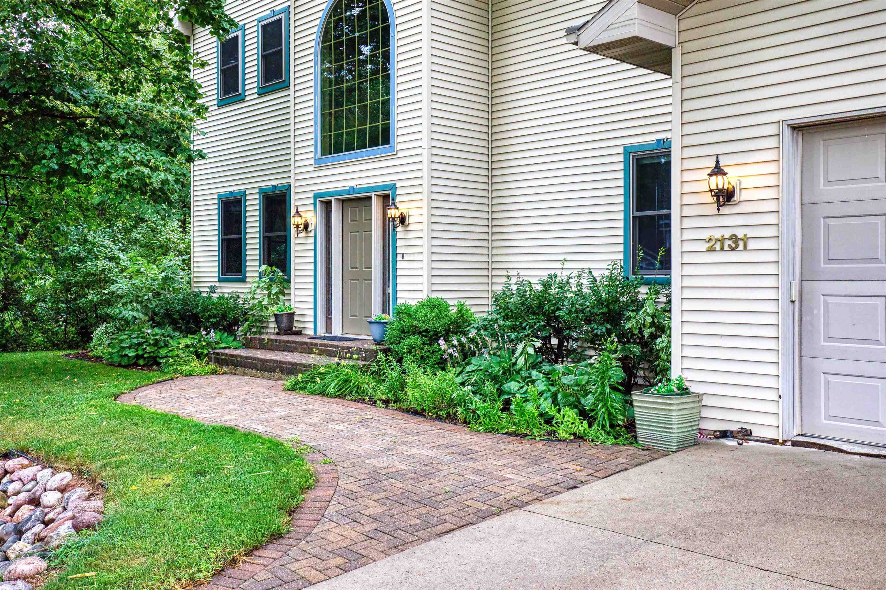 Neenah, WI 54956-8916,2131 HIDDEN CREEK RD