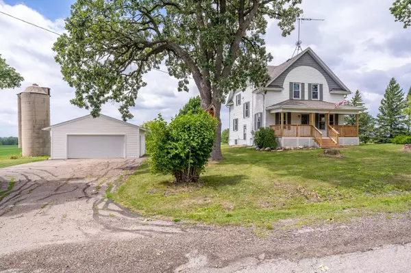 227 S CLAY RD, Van Dyne, WI 54979