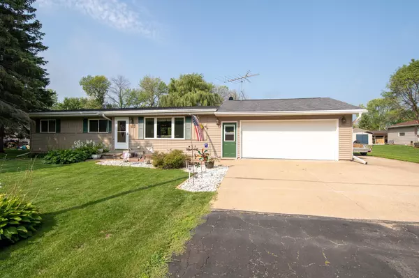 414 S 2ND ST, Winneconne, WI 54986